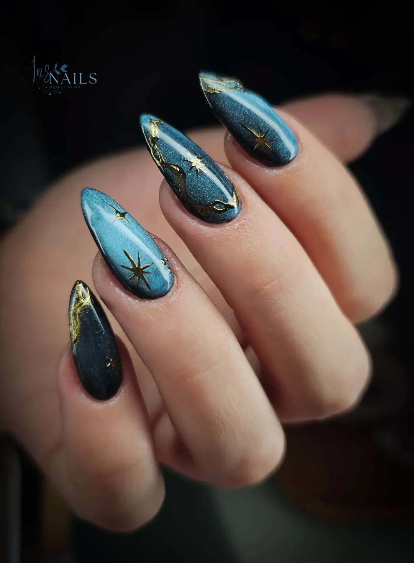 Cat eye azul con estrellas doradas y efecto magnético